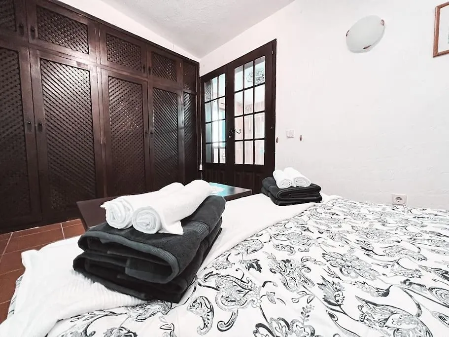 아데제 Charming Spanish Style Bungalow, Bbq,Wf,Terrace Mir09 아파트 0*,  스페인
