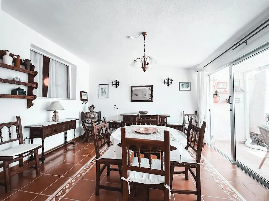 아데제 Charming Spanish Style Bungalow, Bbq,Wf,Terrace Mir09 아파트