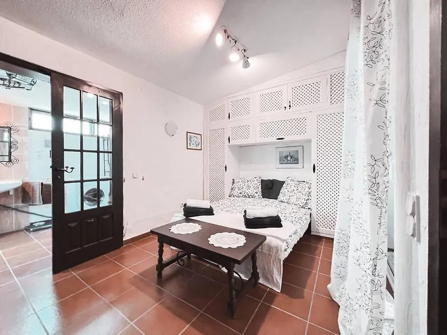 아데제 Charming Spanish Style Bungalow, Bbq,Wf,Terrace Mir09 아파트