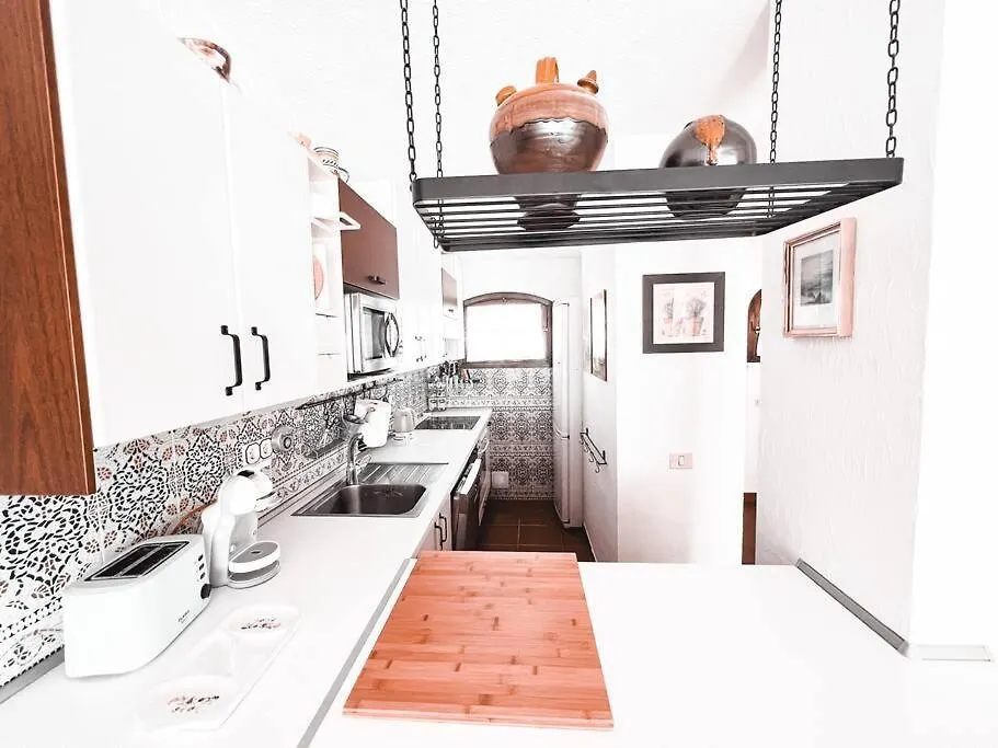 아데제 Charming Spanish Style Bungalow, Bbq,Wf,Terrace Mir09 아파트 0*,
